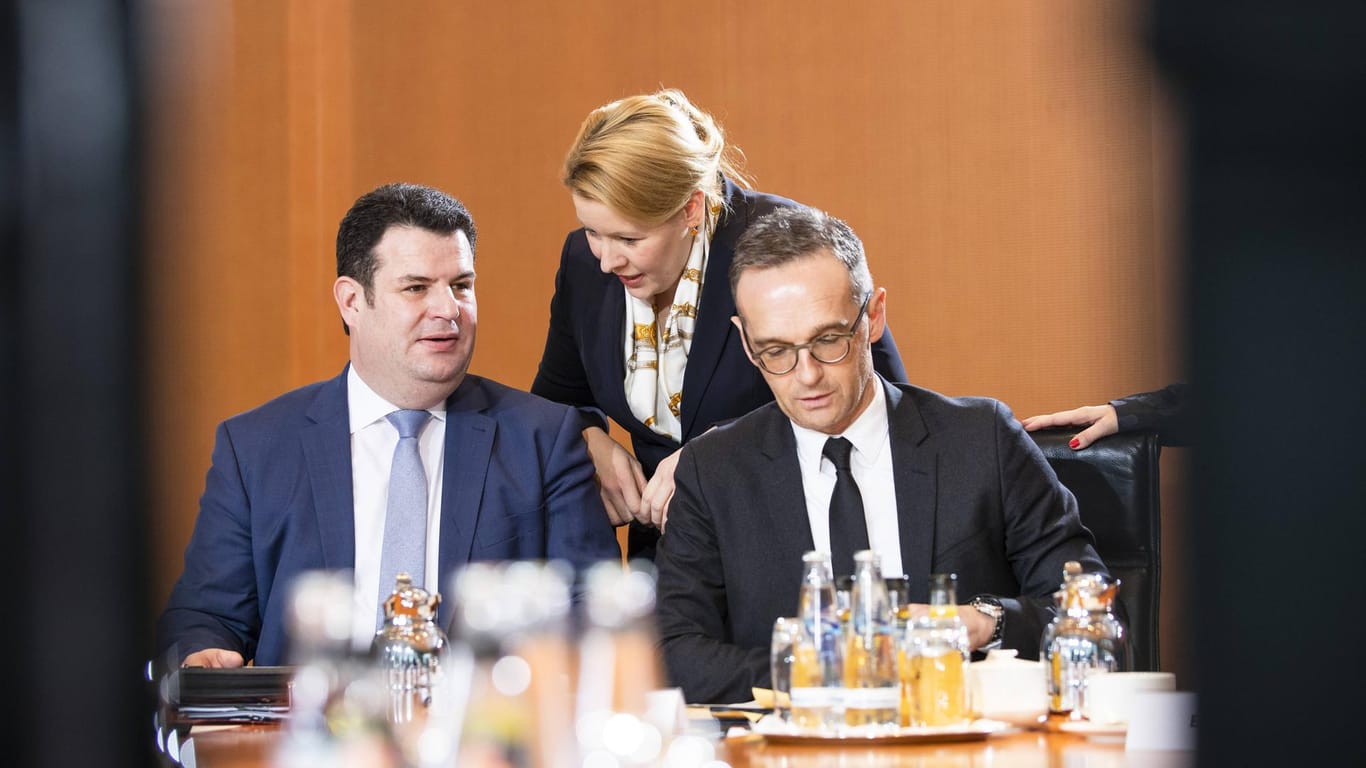 Die SPD-Minister Hubertus Heil, Franziska Giffey und Heiko Maas: Die Familienministerin hat in der Partei den Anstoß für klarere Gesetzes-Namen gegeben.