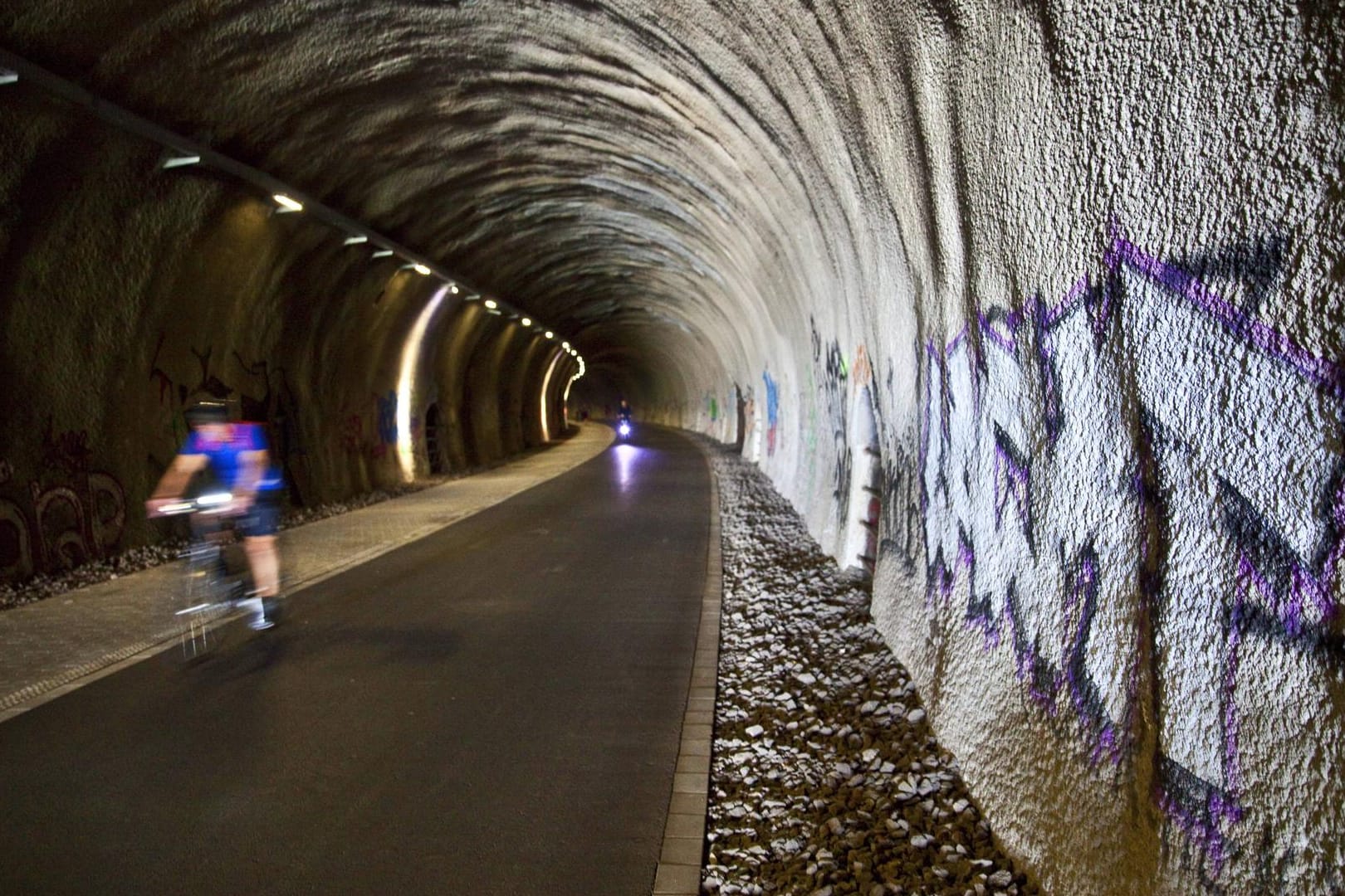 Die Verbindung zwischen Wuppertal-Nächstebreck und Sprockhövel-Schee ist derzeit unterbrochen. Der Tunnel Schee ist wegen Glatteis gesperrt. (Symbolfoto)