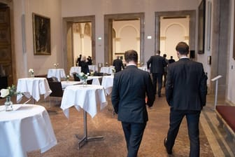 Abmarsch: Landtags-Abgeordnete der AfD verlassen während des Gedenktags für die Opfer des Nationalsozialismus den Bayerischen Landtag.