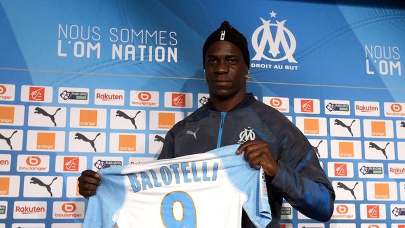 Mario Balotelli wird beim französischen Erstligisten Olympique Marseille als Neuzugang vorgestellt.
