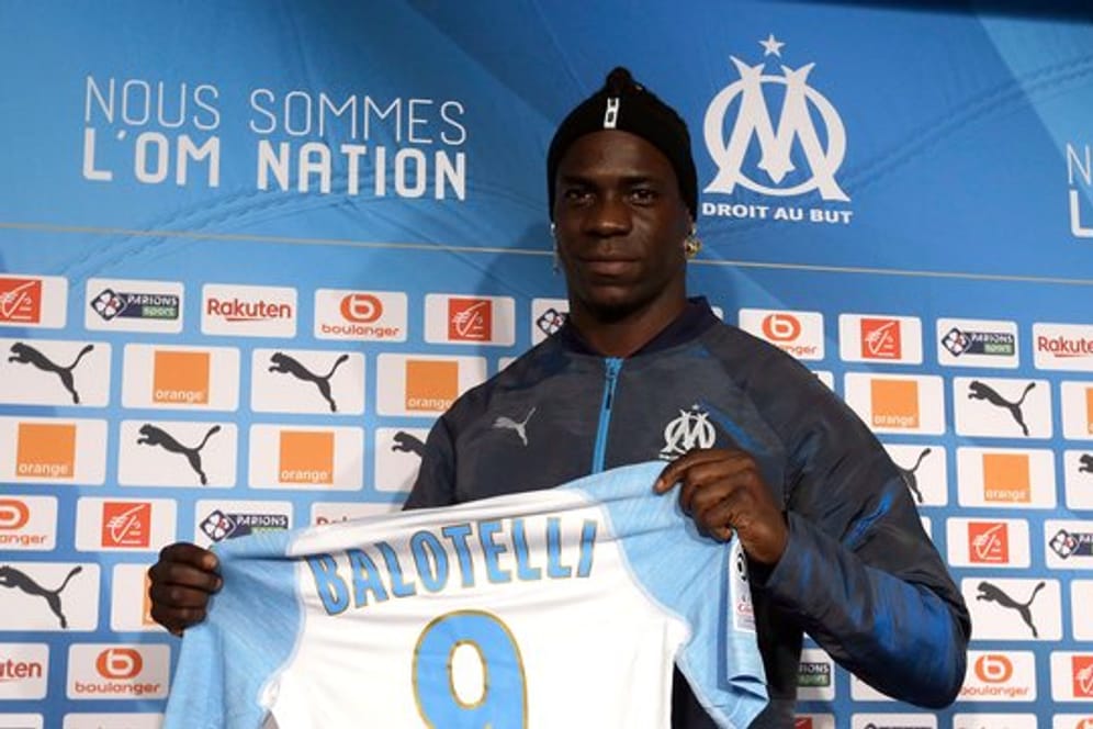 Mario Balotelli wird beim französischen Erstligisten Olympique Marseille als Neuzugang vorgestellt.