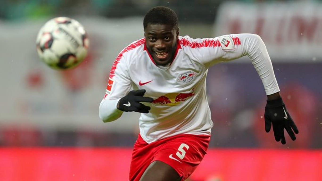 Dayot Upamecano fällt für RB Leipzig wegen einer Knieverletzung wohl aus.