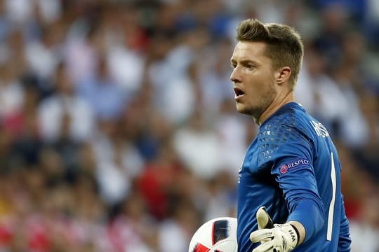 Dem walisischen Torwart Wayne Hennessey wird vorgeworfen bei einem Mannschaftsessen den Hitler-Gruß gezeigt zu haben.