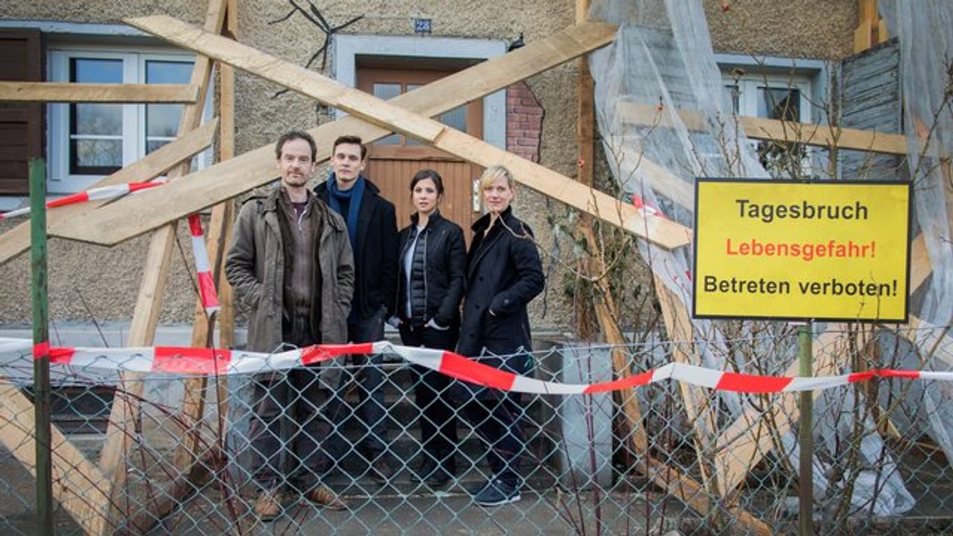 Das "Tatort"-Team aus Dortmund: Jörg Hartmann (l-r, Peter Faber), Rick Okon (Jan Pawlak), Aylin Tezel (Nora Dalay) und Anna Schudt (Martina Bönisch).