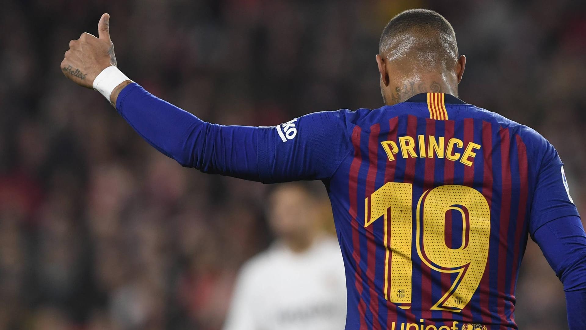 Konnte sein neues Team nicht vor einer Niederlage bewahren: Kevin-Prince Boateng verlor mit Barcelona in Sevilla.