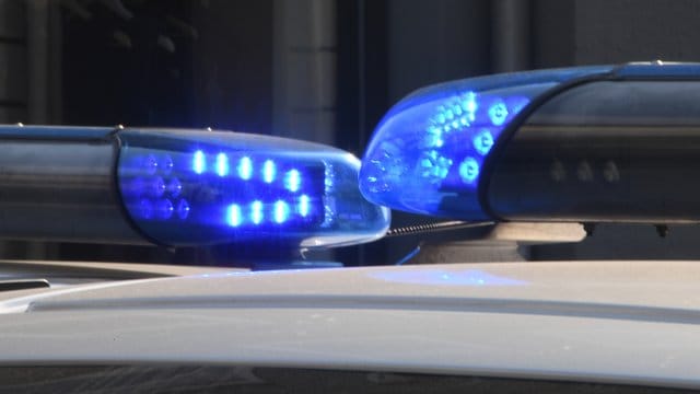 Polizei mit Blaulicht Polizei mit Blaulicht