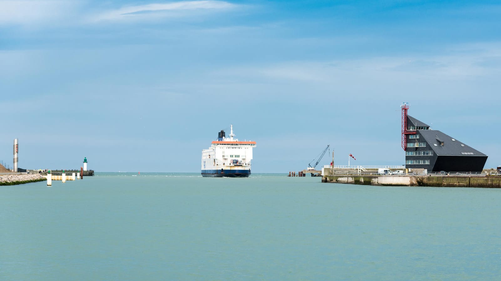 P&O -Fähre: Um den Fährbetrieb zwischen dem britischen Dover und dem französischem Calais aufrecht zu halten, fahren die Schiffe künftig unter anderer Flagge.