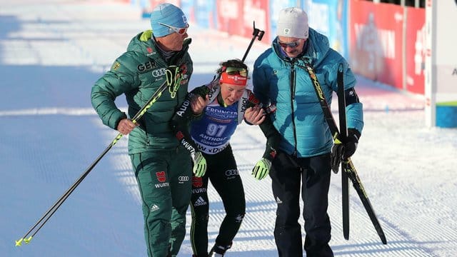 Stark am Rande ihrer Kräfte ist Laura Dahlmeier beim Sprint als Vierte ins Ziel gelaufen. Stark am Rande ihrer Kräfte ist Laura Dahlmeier beim Sprint als Vierte ins Ziel gelaufen.