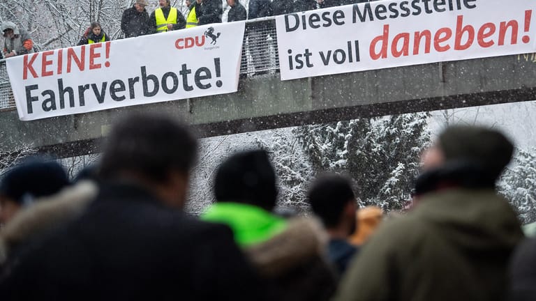 Demonstranten in Stuttgart: Die Fahrverbote in einigen deutschen Städten sind umstritten.