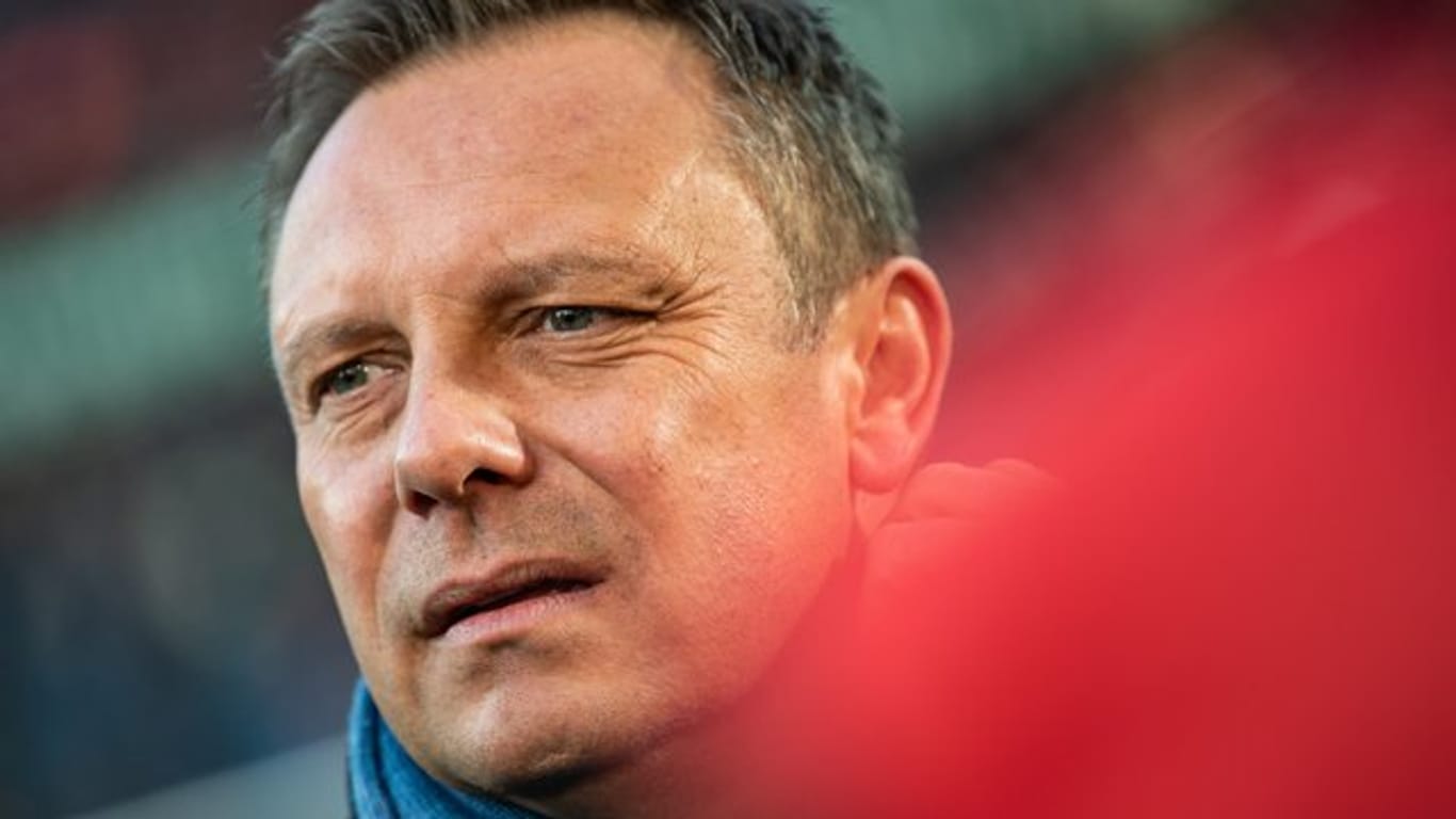 Hannovers Trainer Andre Breitenreiter plagen vor dem Spiel gegen den BVB Sorgen um einige verletzte Spieler.