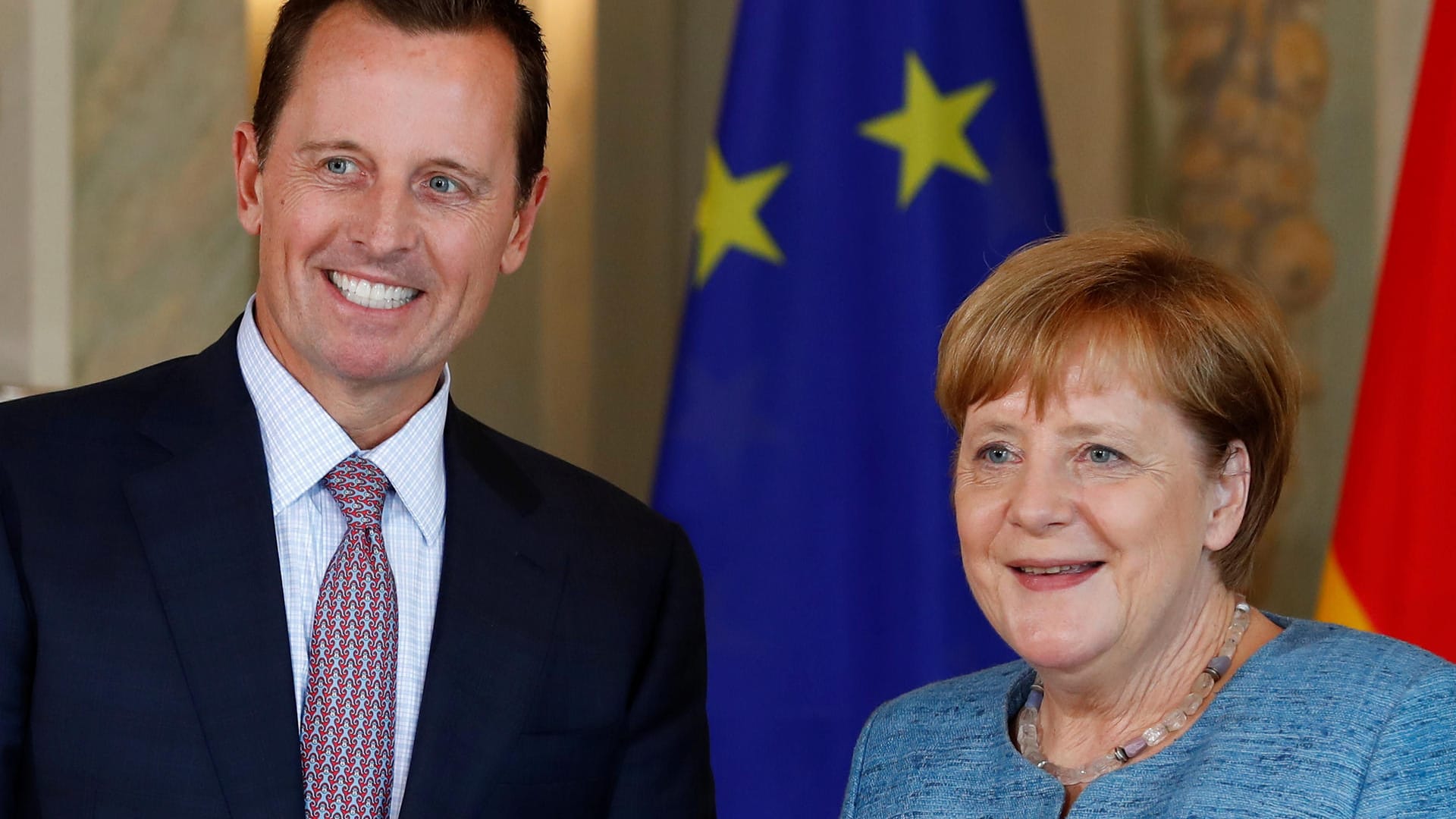 US-Botschafter Grenell und Kanzlerin Angela Merkel: Von einer Entscheidung der Bundesregierung ist Grenell begeistert. US-Botschafter Grenell und Kanzlerin Angela Merkel: Von einer Entscheidung der Bundesregierung ist Grenell begeistert.