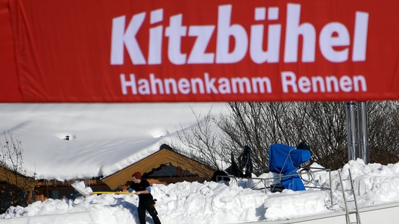 Einen Tag früher als erwartet jagen am Freitag die Skirennfahrer über die legendäre Streif in Kitzbühel.