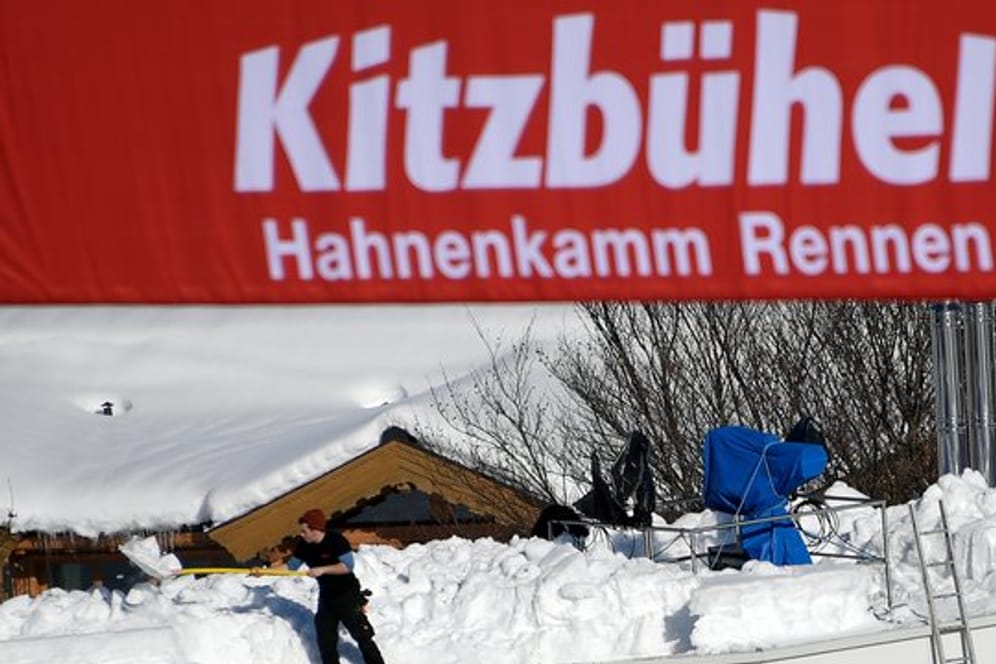 Einen Tag früher als erwartet jagen am Freitag die Skirennfahrer über die legendäre Streif in Kitzbühel.