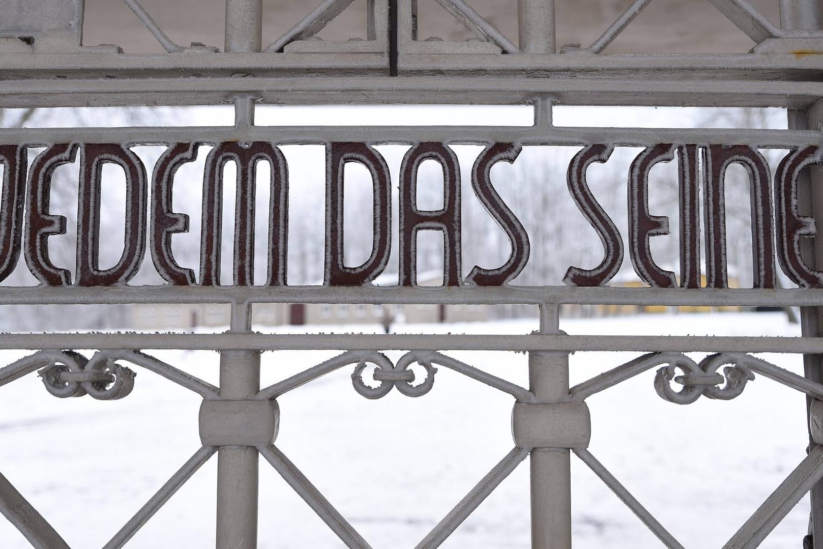Lagertor der KZ-Gedenkstätte Buchenwald: AfD-Politiker sind zukünftig bei Gedenkveranstaltungen dort nicht willkommen.