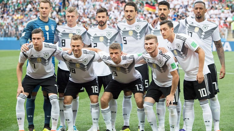 Die deutsche Fußball-Nationalmannschaft bei der WM 2018 in Russland: Mehr Schein als Sein? Özil trat wegen der Kontroverse um ein Foto mit dem türkischen Präsidenten Recep Tayyip Erdogan nach der WM aus der Nationalmannschaft zurück.
