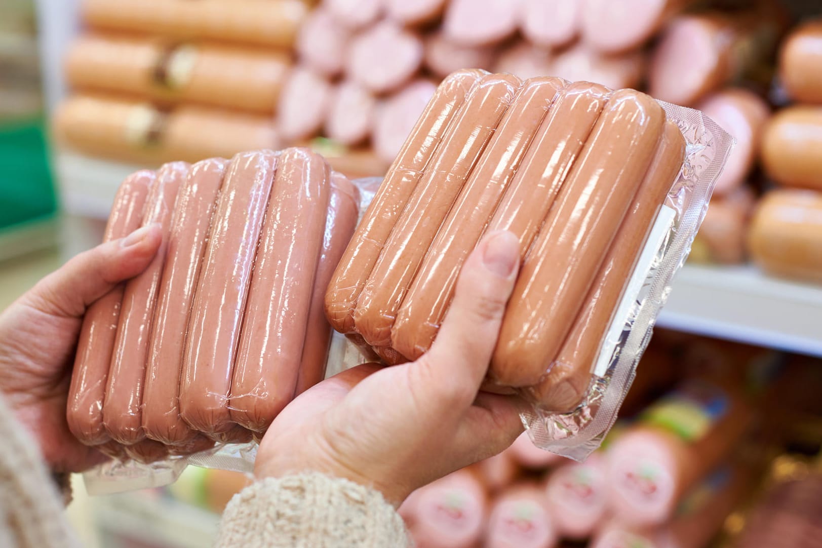 Würstchen: Aus dem Sortiment von Penny und Rewe werden verschiedene Wurstprodukte zurückgerufen. (Symbolbild)