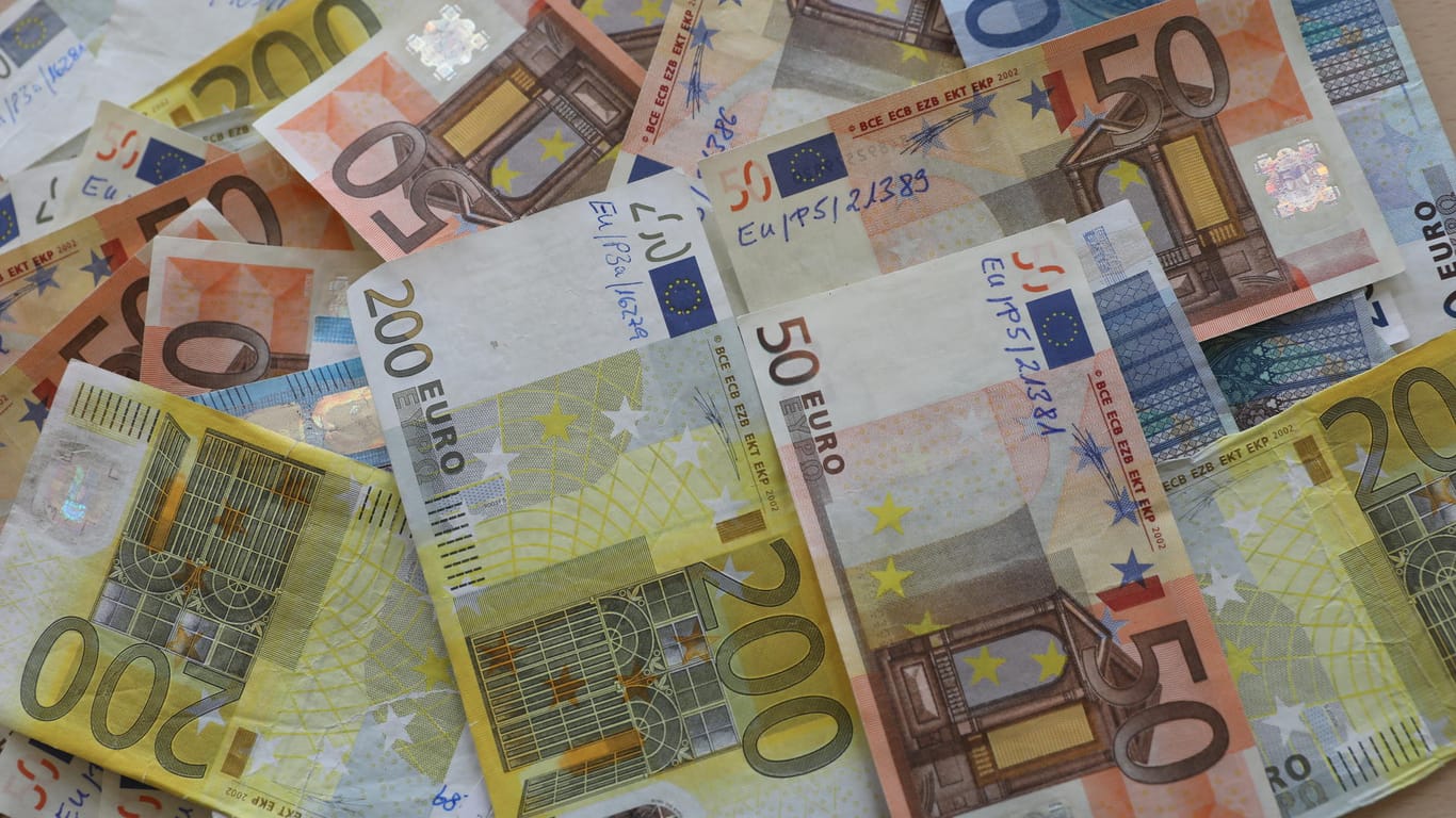Geldscheine: Gefälschte Euro-Banknoten sollen im Darknet zum Verkauf angeboten werden.