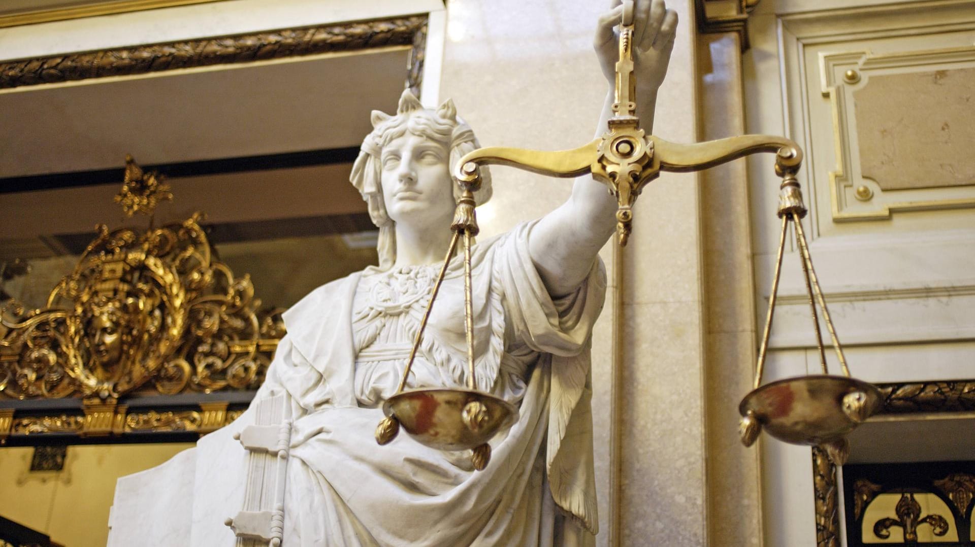 Justitia-Statue