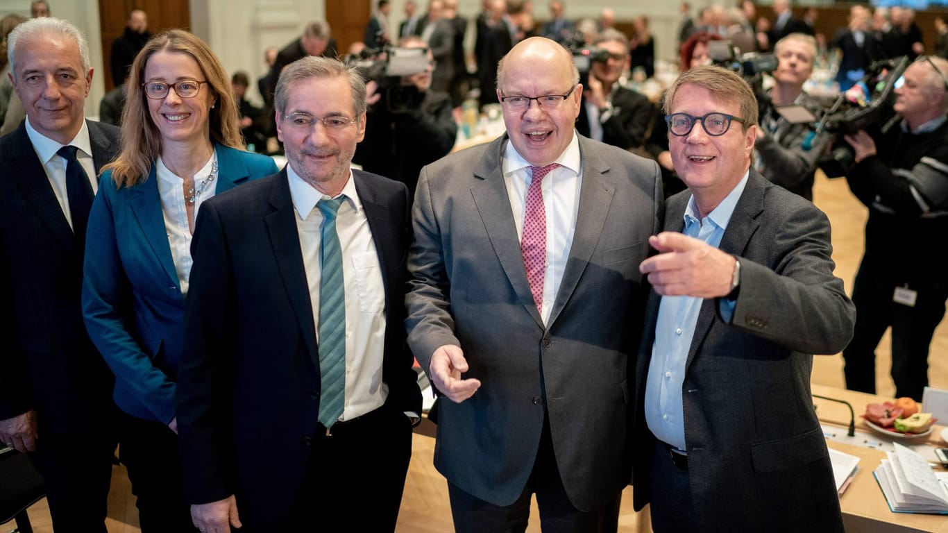 Die Co-Vorsitzenden der Kohlekommission mit dem Energieminister Peter Altmair: Stanislaw Tillich (l-r, CDU), Barbara Praetorius, Matthias Platzeck (SPD), Altmaier (CDU) und Ronald Pofalla (CDU) eröffnen die Sitzung.