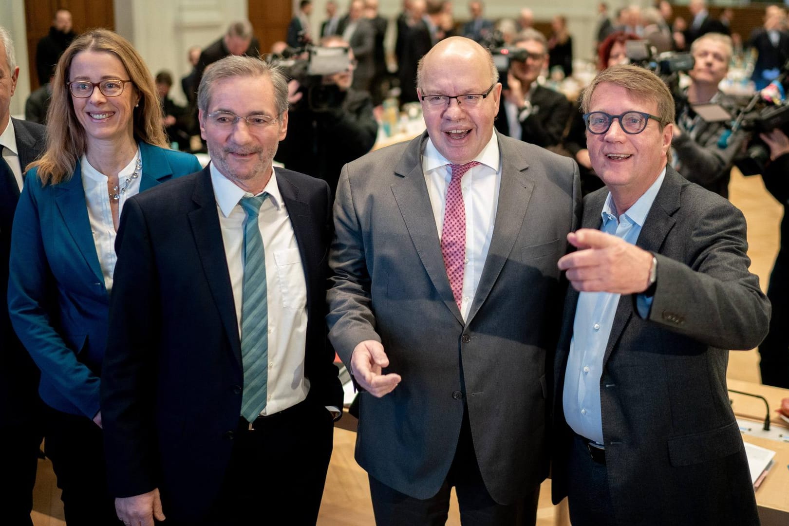 Die Co-Vorsitzenden der Kohlekommission mit dem Energieminister Peter Altmair: Stanislaw Tillich (l-r, CDU), Barbara Praetorius, Matthias Platzeck (SPD), Altmaier (CDU) und Ronald Pofalla (CDU) eröffnen die Sitzung.