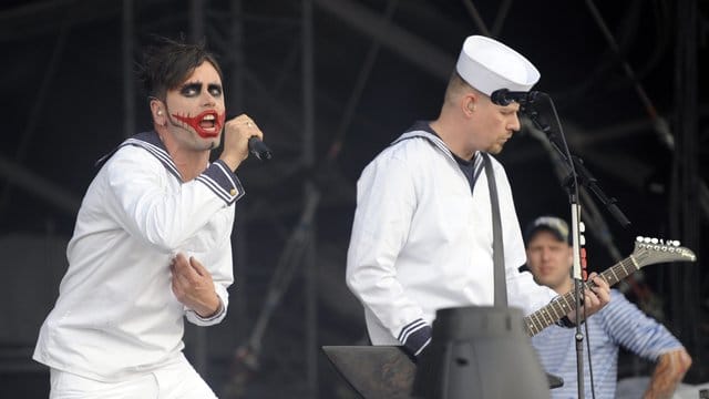 Die Rockband Oomph! beim Nova Rock 2012 Musikfestival.