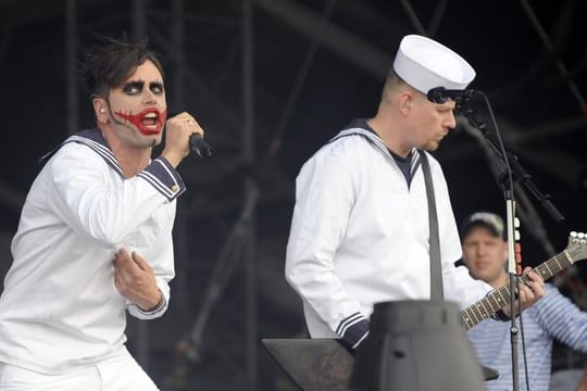 Die Rockband Oomph! beim Nova Rock 2012 Musikfestival.
