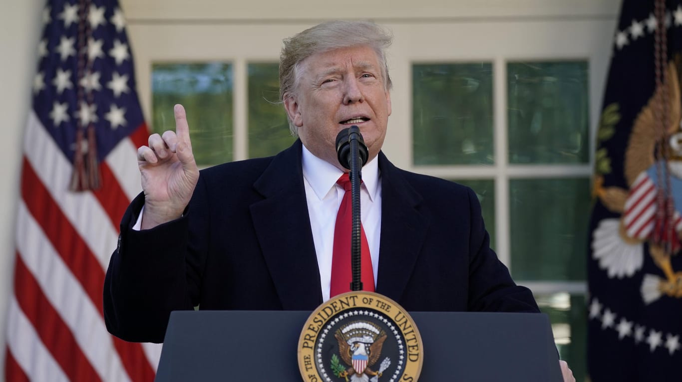 Donald Trump im Rosengarten des Weißen Hauses: Der US-Präsident verkündete das vorläufige Ende des "Shutdowns" in den USA.