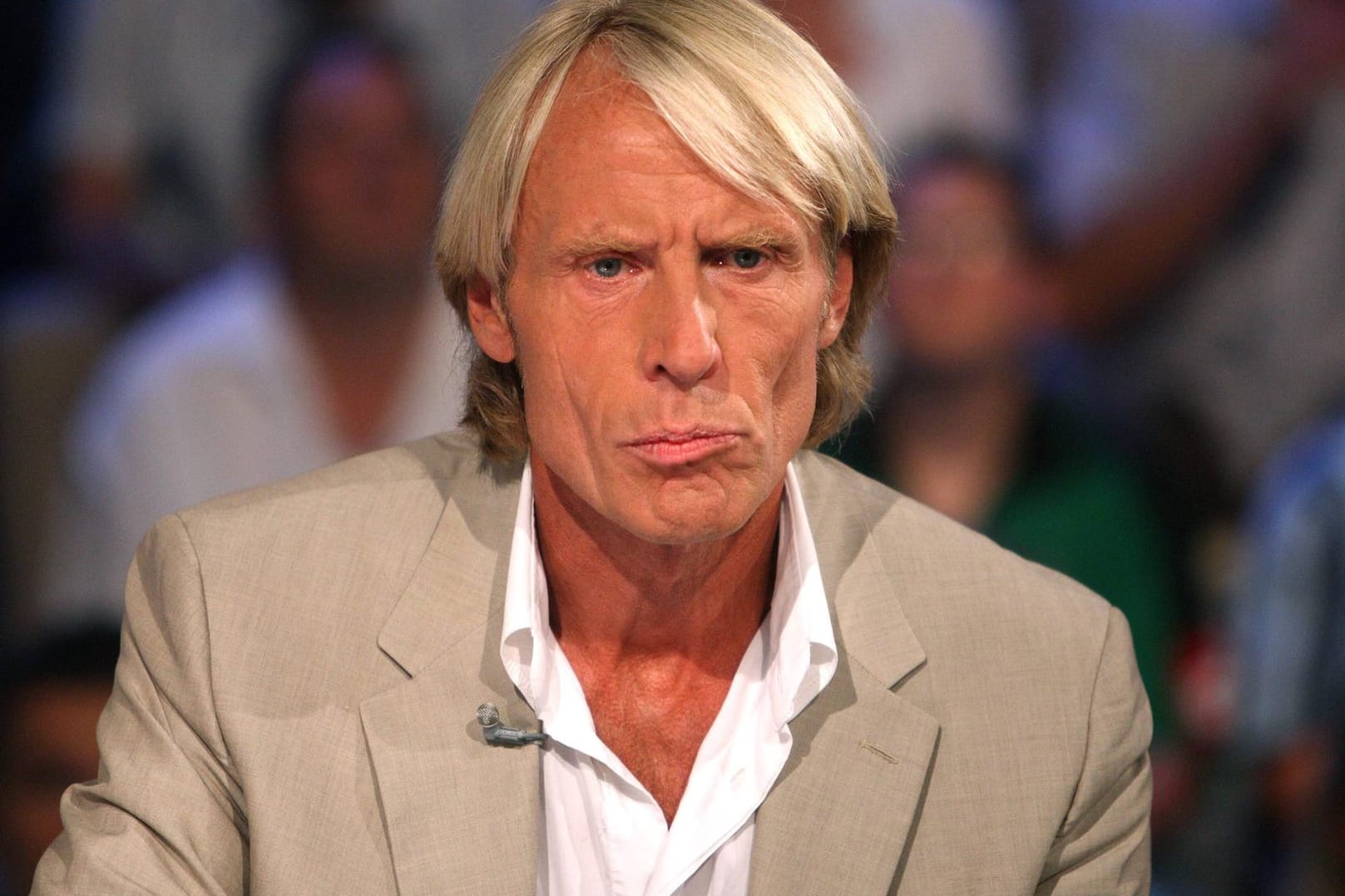 Carlo Thränhardt: Er hat seine Frau verloren.
