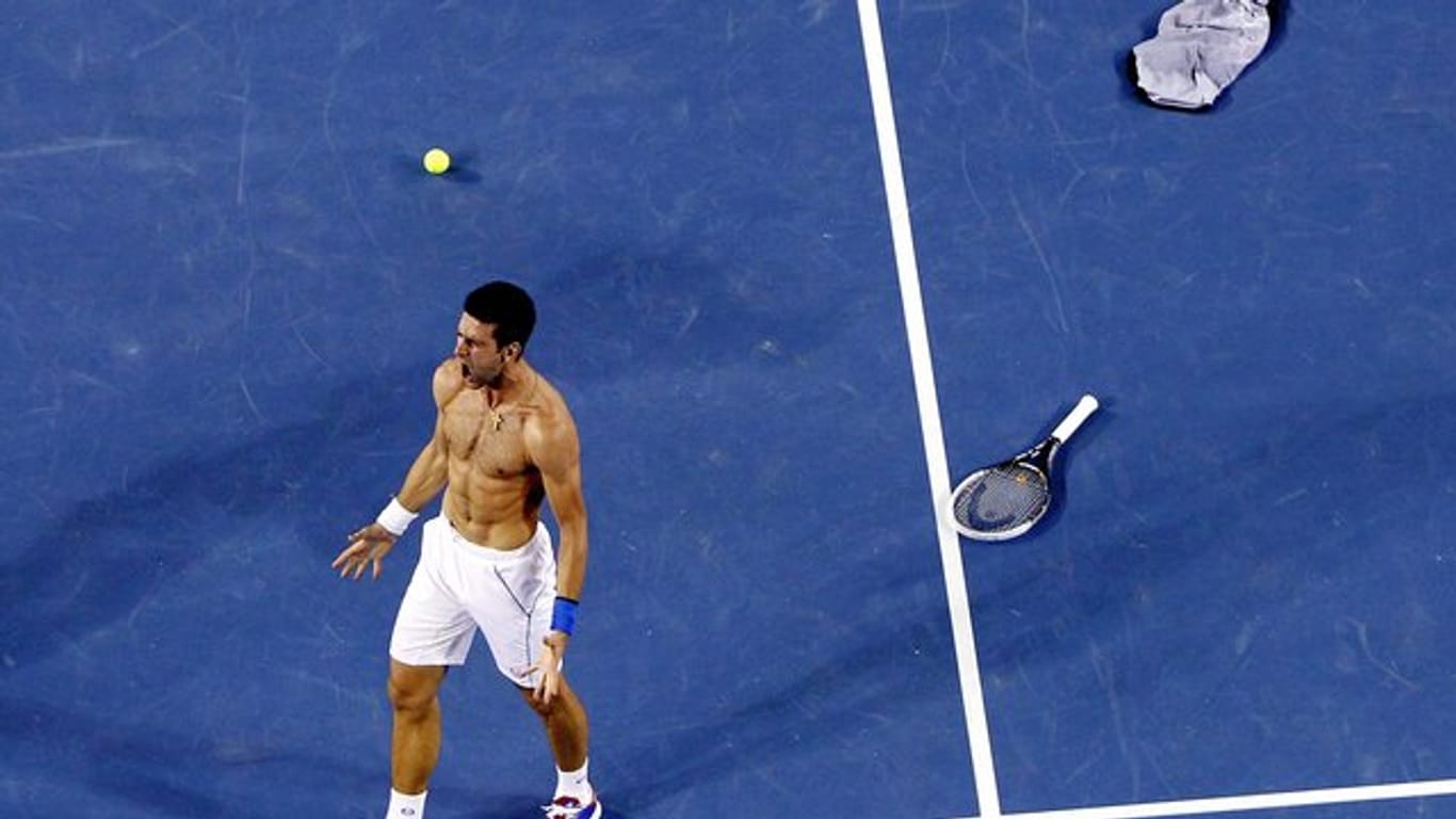 Novak Djokovic bejubelt seinen Sieg 2012 gegen Rafael Nadal.