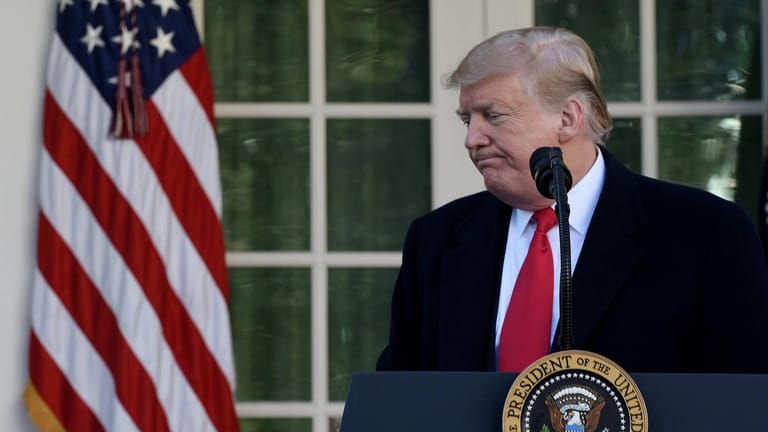 Donald Trump im Rosengarten des Weißen Haus: Der US-Präsident will weiter seine Mauer – doch die Demokraten zeigen sich unnachgiebig.