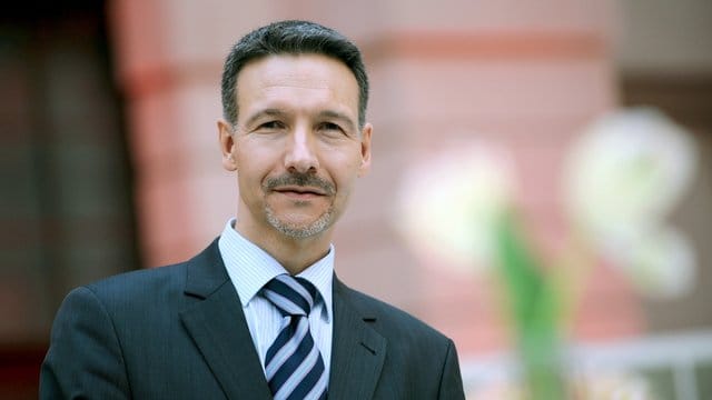 Der frühere Präsident des Deutschen Historischen Museums (DHM) in Berlin, Alexander Koch, ist in der vergangenen Woche nach kurzer, schwerer Krankheit gestorben. Der frühere Präsident des Deutschen Historischen Museums (DHM) in Berlin, Alexander Koch, ist in der vergangenen Woche nach kurzer, schwerer Krankheit gestorben.
