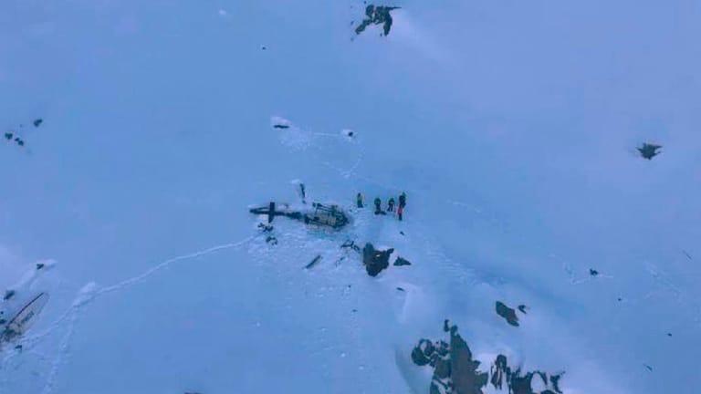 Die Unglücksstelle in den Alpen: Sieben Menschen starben beim Zusammenstoß eines Helikopters mit einem Flugzeug.