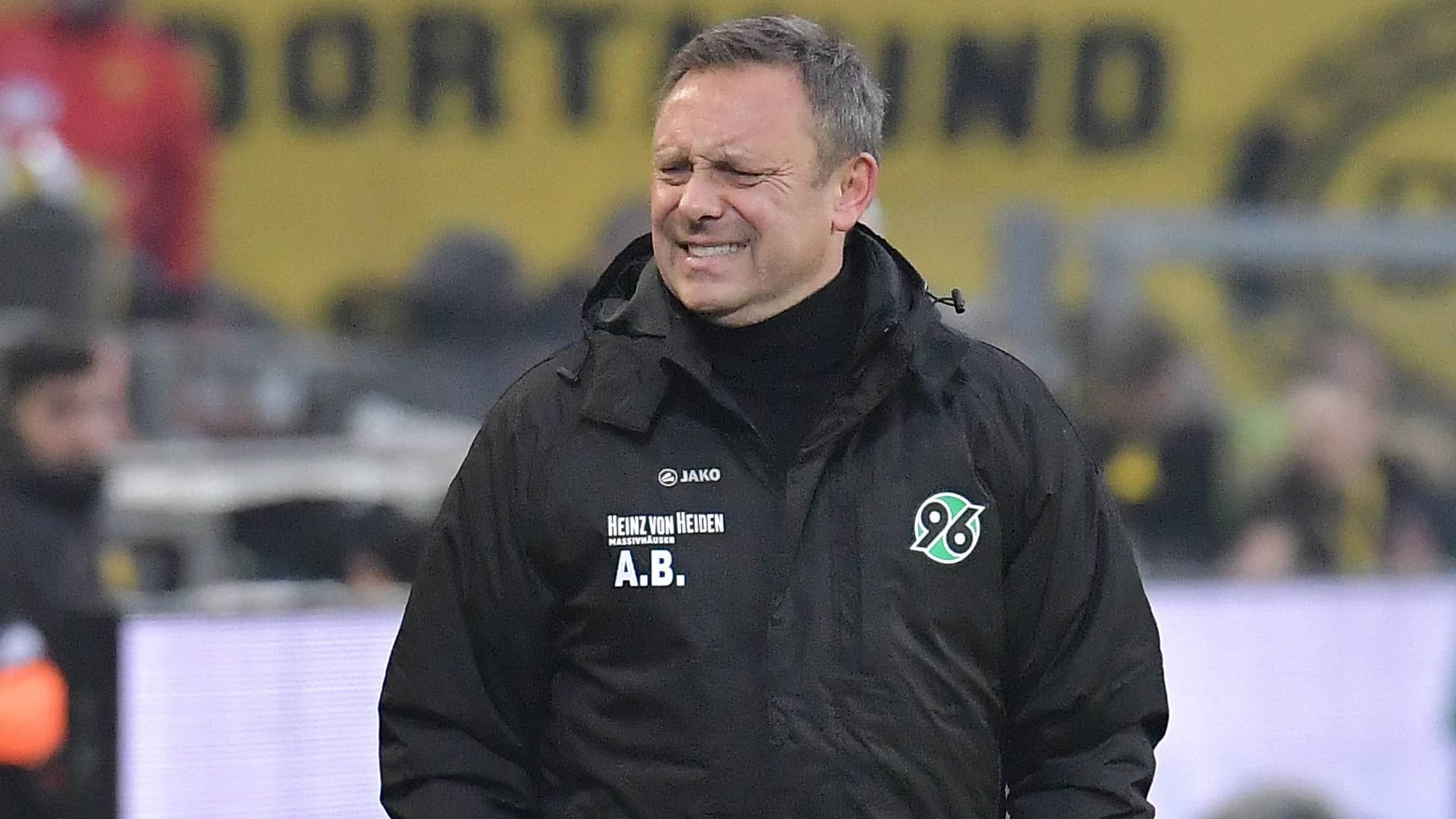 Trainer unter Druck: André Breitenreiter steht nach knapp zwei Jahren bei 96 vor dem Aus. Trainer unter Druck: André Breitenreiter steht nach knapp zwei Jahren bei 96 vor dem Aus.