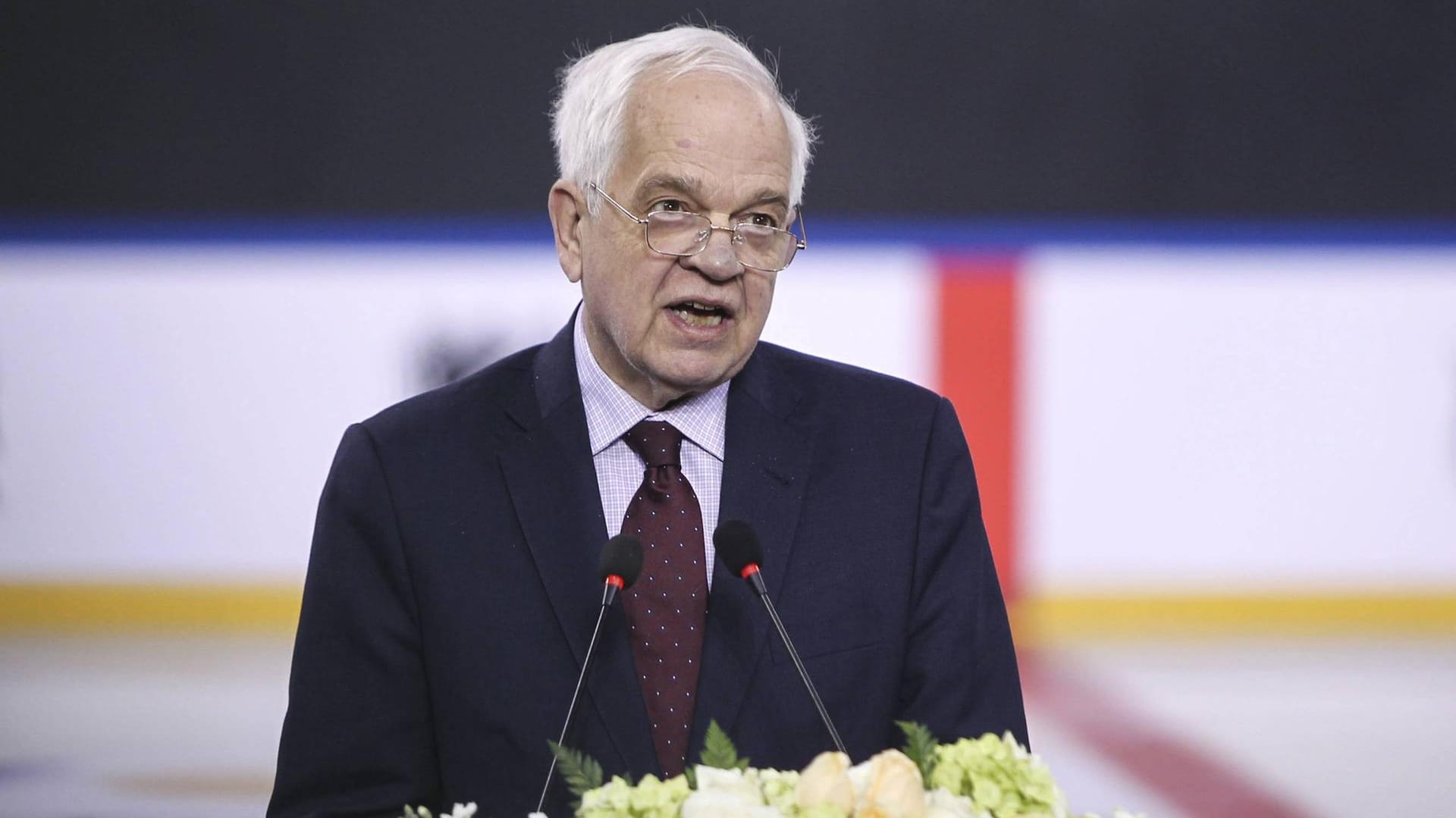 John McCallum bei einer Pressekonferenz in Peking: Der Botschafter Kanadas in China ist jetzt von Trudeau aus seinem Amt entlassen worden. (Archivbild)