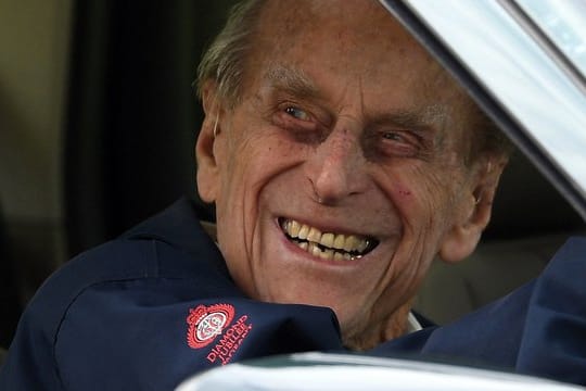 Prinz Philip im Auto.