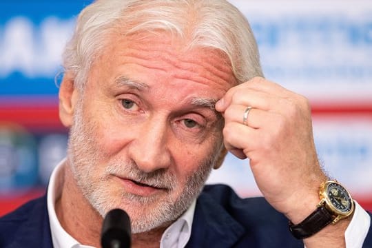 Rudi Völler, Geschäftsführer Sport von Bayer 04 Leverkusen, macht sich Gedanken über seinen Abschied.