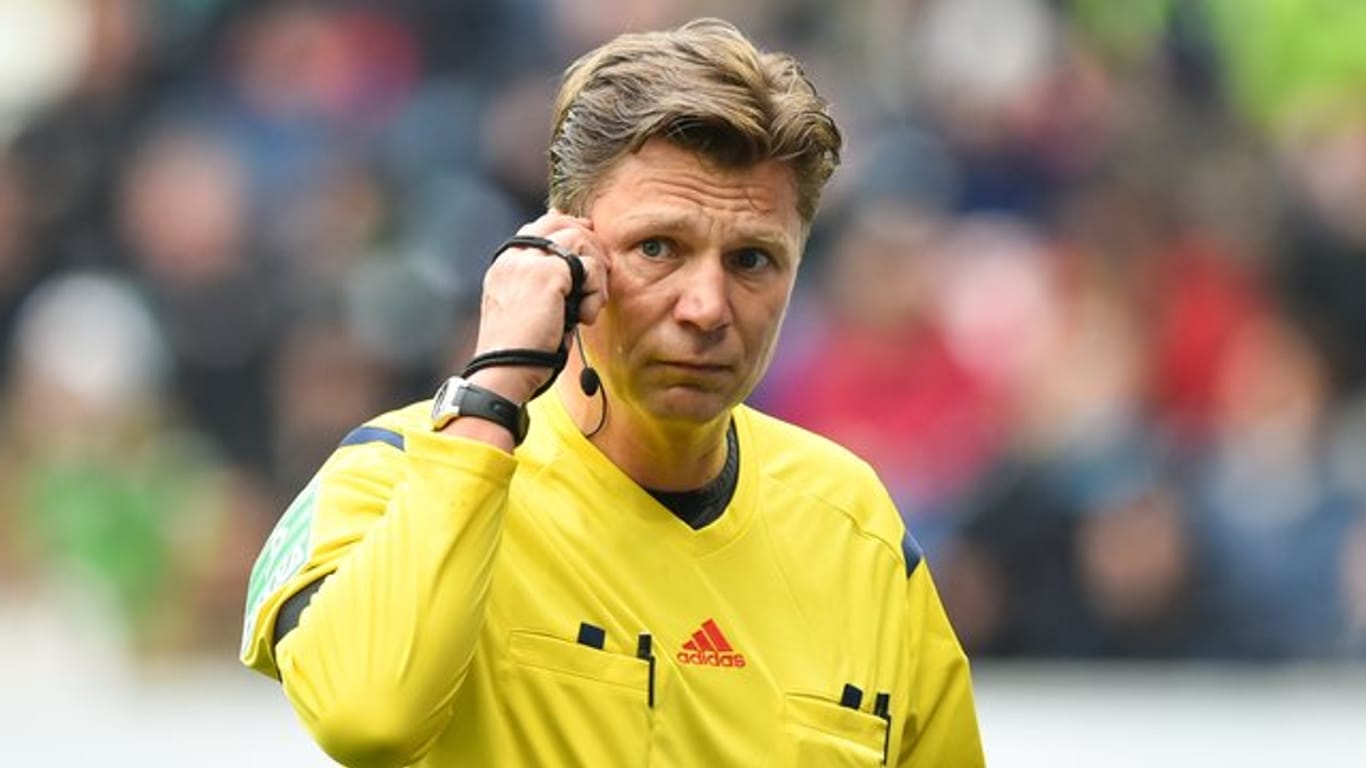 Der ehemalige Schiedsrichter Thorsten Kinhöfer plädiert für Zeitstrafen im Fußball.