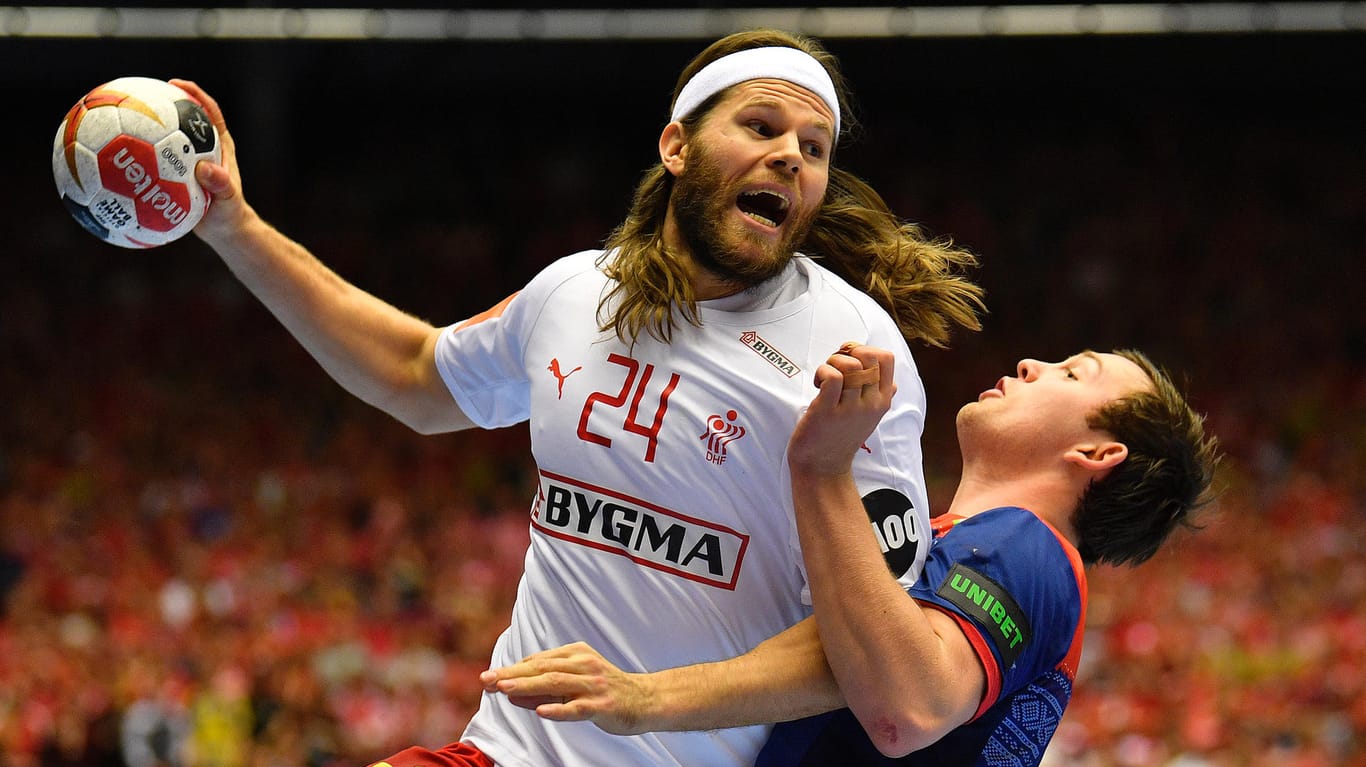 Mikkel Hansen (l.) im Duell mit Christian O'Sullivan: Dänemark war Norwegen im WM-Finale in allen Belangen überlegen.