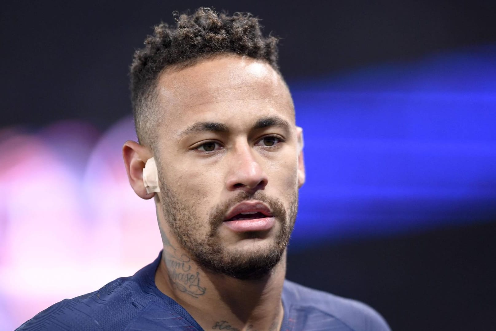 Neymar: Dem Superstar von Paris St. Germain droht eine längere Verletzungspause.