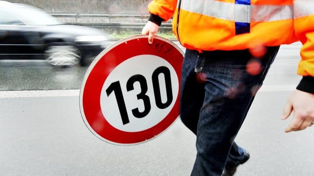 Verkehrsminister Andreas Scheuer hatte sich bisher strikt gegen ein Tempolimit ausgesprochen. Verkehrsminister Andreas Scheuer hatte sich bisher strikt gegen ein Tempolimit ausgesprochen.