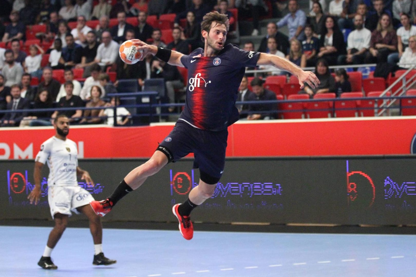 Weltklasse-Handballer: Aktuell trägt Uwe Gensheimer noch das Trikot von Paris Saint-Germain. Doch nun könnte er zu seinem Heimatklub Rhein-Neckar Löwen zurückkehren.