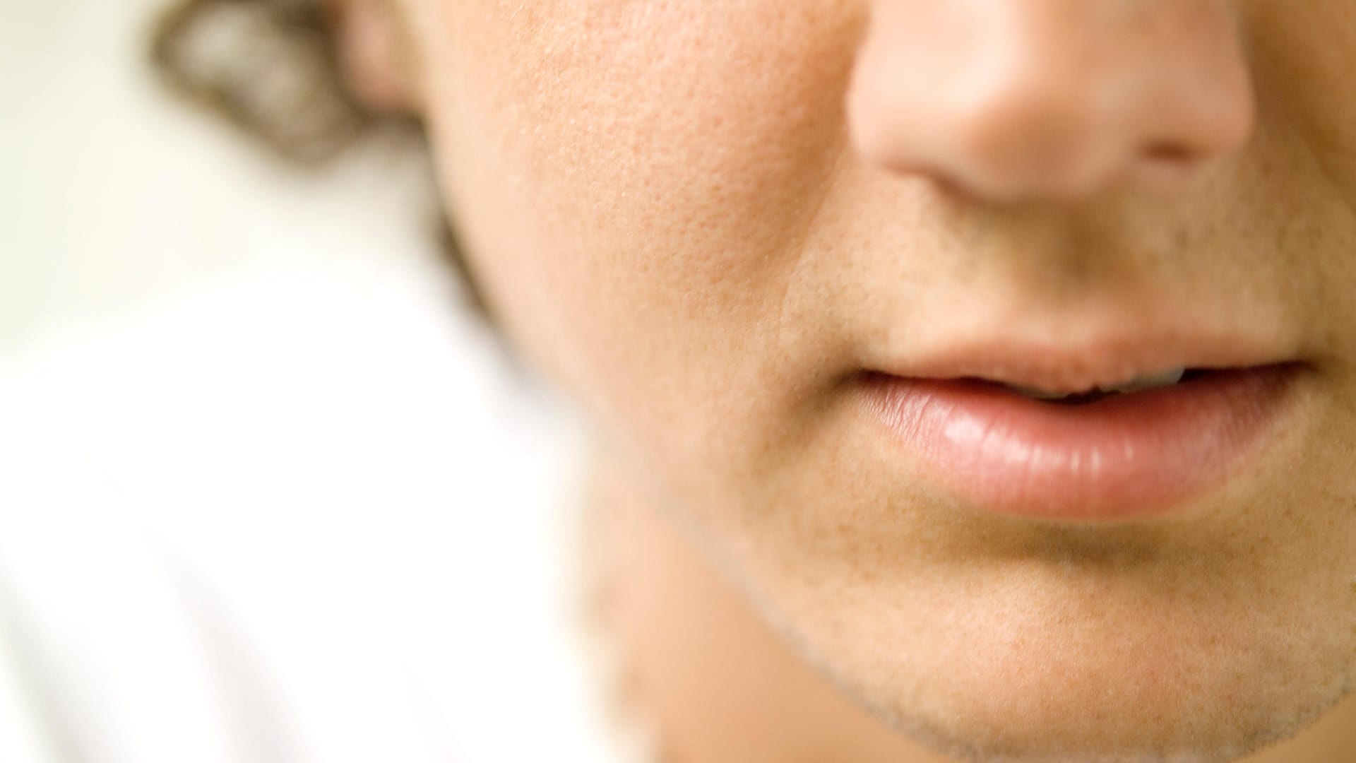 Mundpartie: Transsexuelle Versicherte haben Anspruch auf geschlechtsangleichende Behandlungen zur Minderung ihres psychischen Leidensdrucks. (Symbolbild) Mundpartie: Transsexuelle Versicherte haben Anspruch auf geschlechtsangleichende Behandlungen zur Minderung ihres psychischen Leidensdrucks. (Symbolbild)