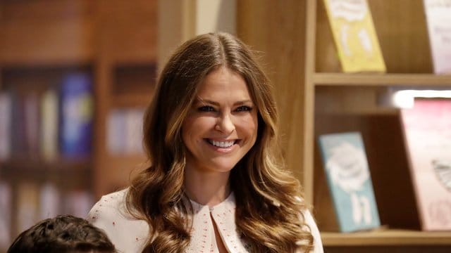Prinzessin Madeleine 2017 in London bei der Eröffnung des "Raums für Kinder" in der Royal Festival Hall. Prinzessin Madeleine 2017 in London bei der Eröffnung des "Raums für Kinder" in der Royal Festival Hall.