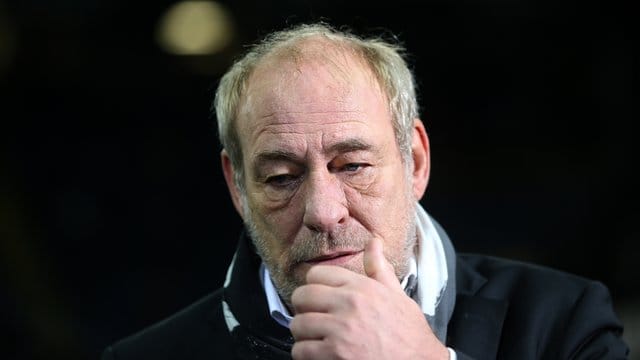 Eintracht-Präsident Peter Fischer warnt vor zu hohen Erwaratungen. Eintracht-Präsident Peter Fischer warnt vor zu hohen Erwaratungen.