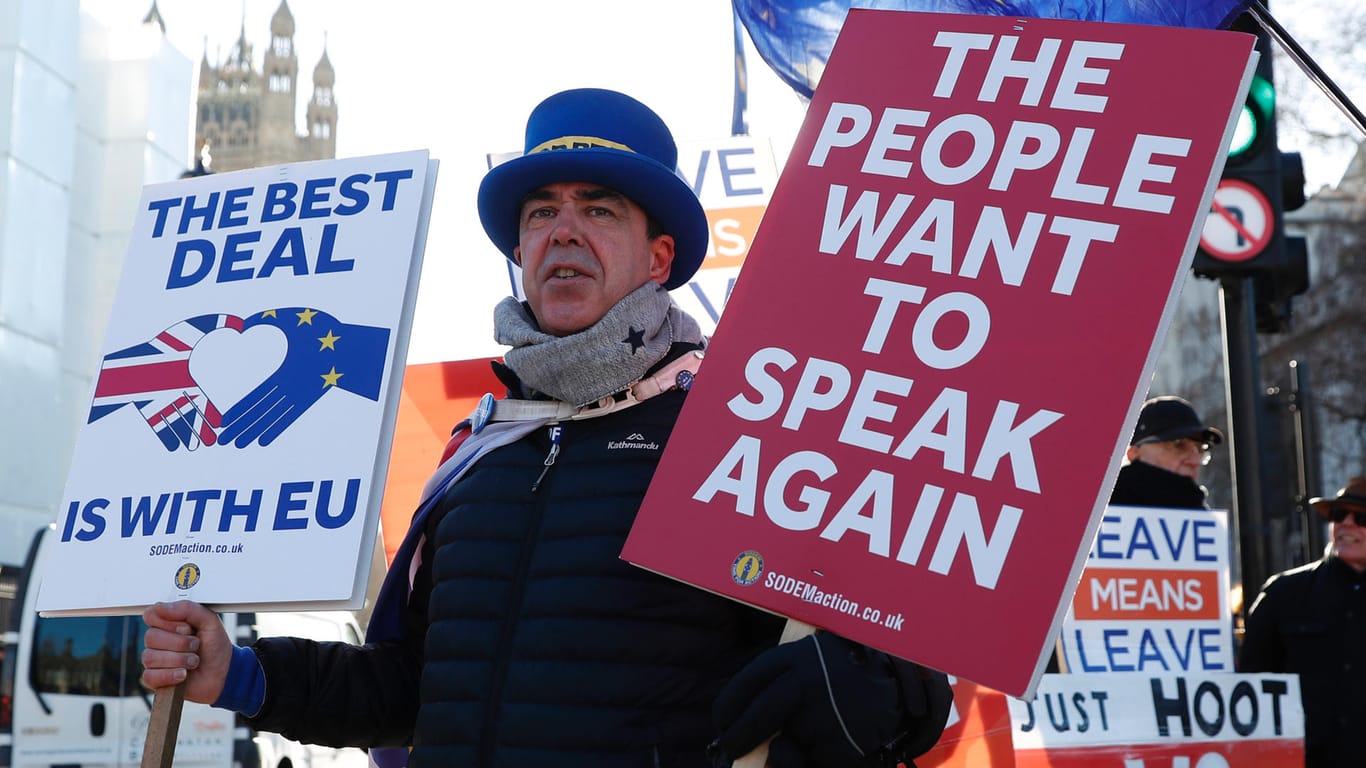 Brexit-Gegner vor dem Parlament in London.