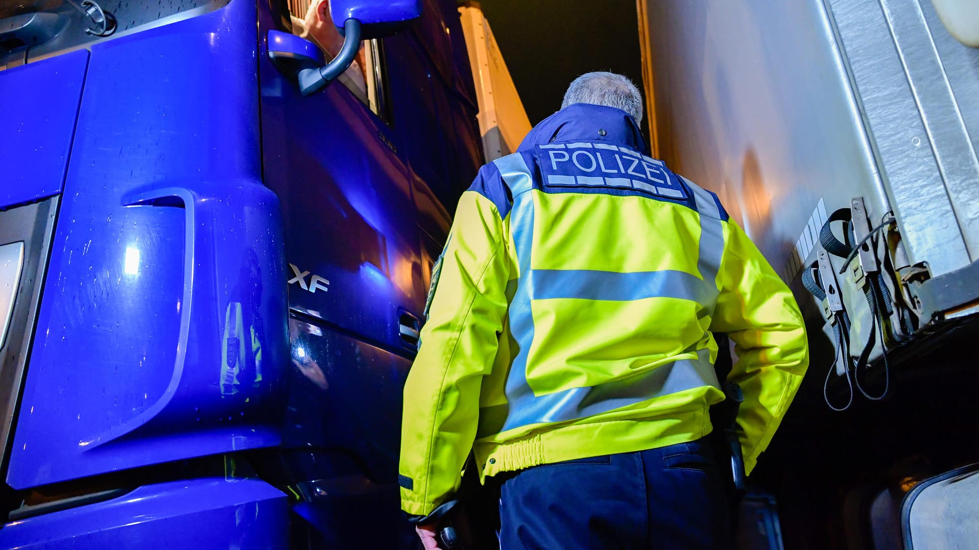 Polizeikontrolle an der Autobahnraststätte Kraichgau-Süd.