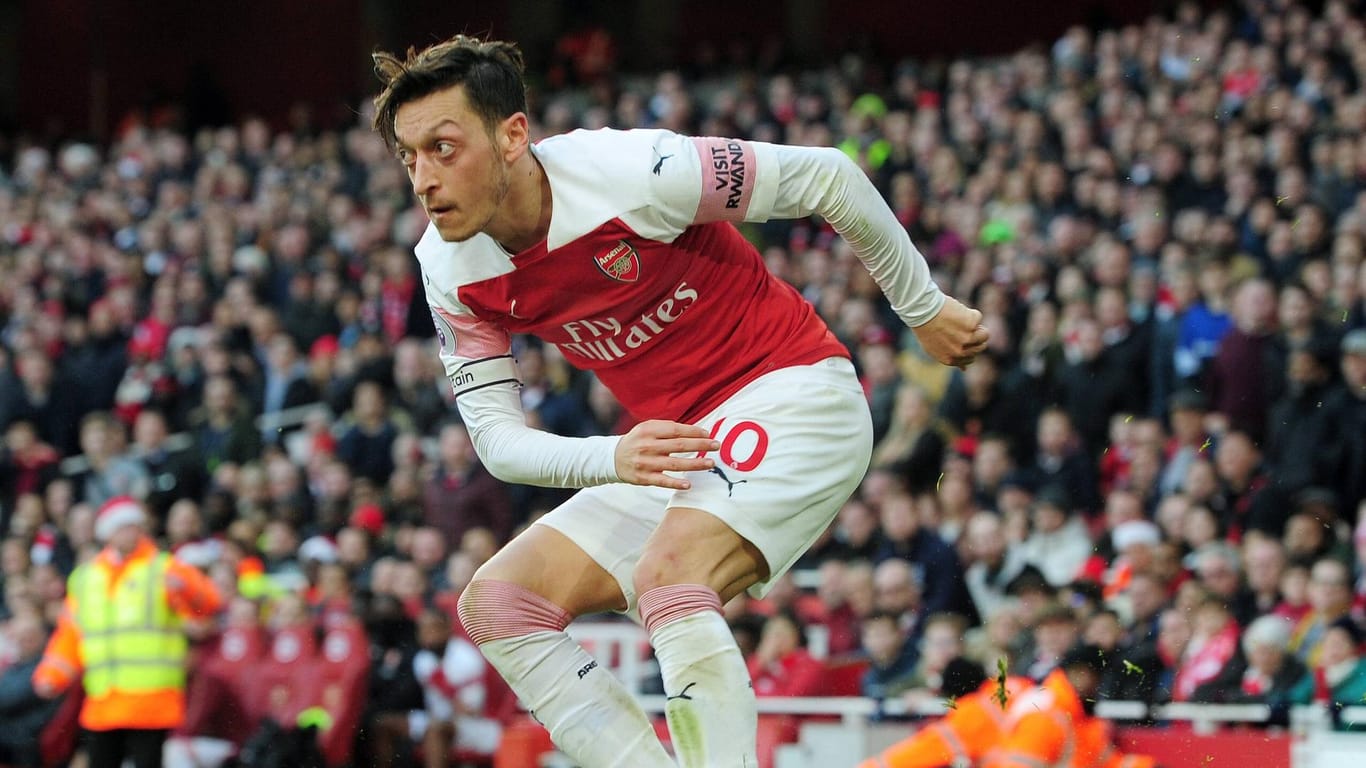 Mesut Özil spielt seit 2013 für den FC Arsenal.