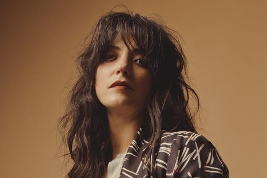 Sharon Van Etten hat bei "Remind Me Tomorrow" die Gitarre in die Ecke gestellt.