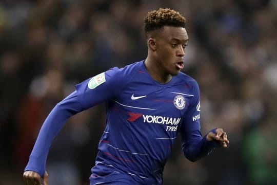 Um Fußball-Talent Callum Hudson-Odoi von FC Chelsea ist ein Transfer-Poker entstanden.