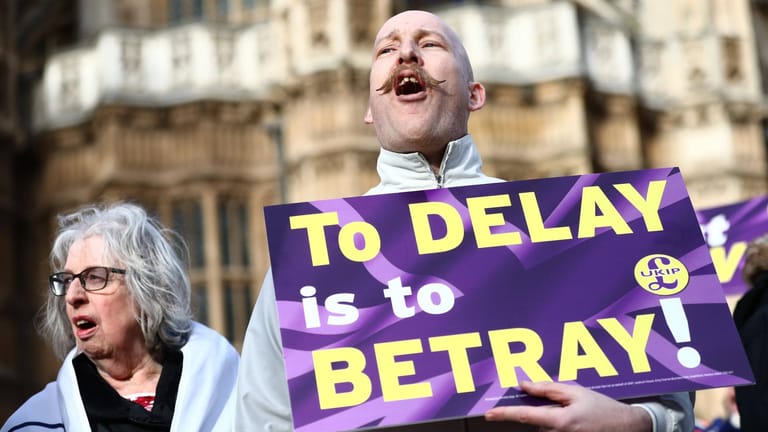 Pro-Brexit-Demonstranten in London: Großbritannien will am 29. März aus der Europäischen Union austreten.